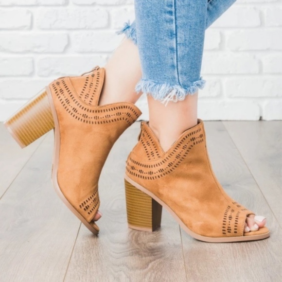 Laser Detailed Chunky Heel Peep Toe Booties - Picture 8 of 8